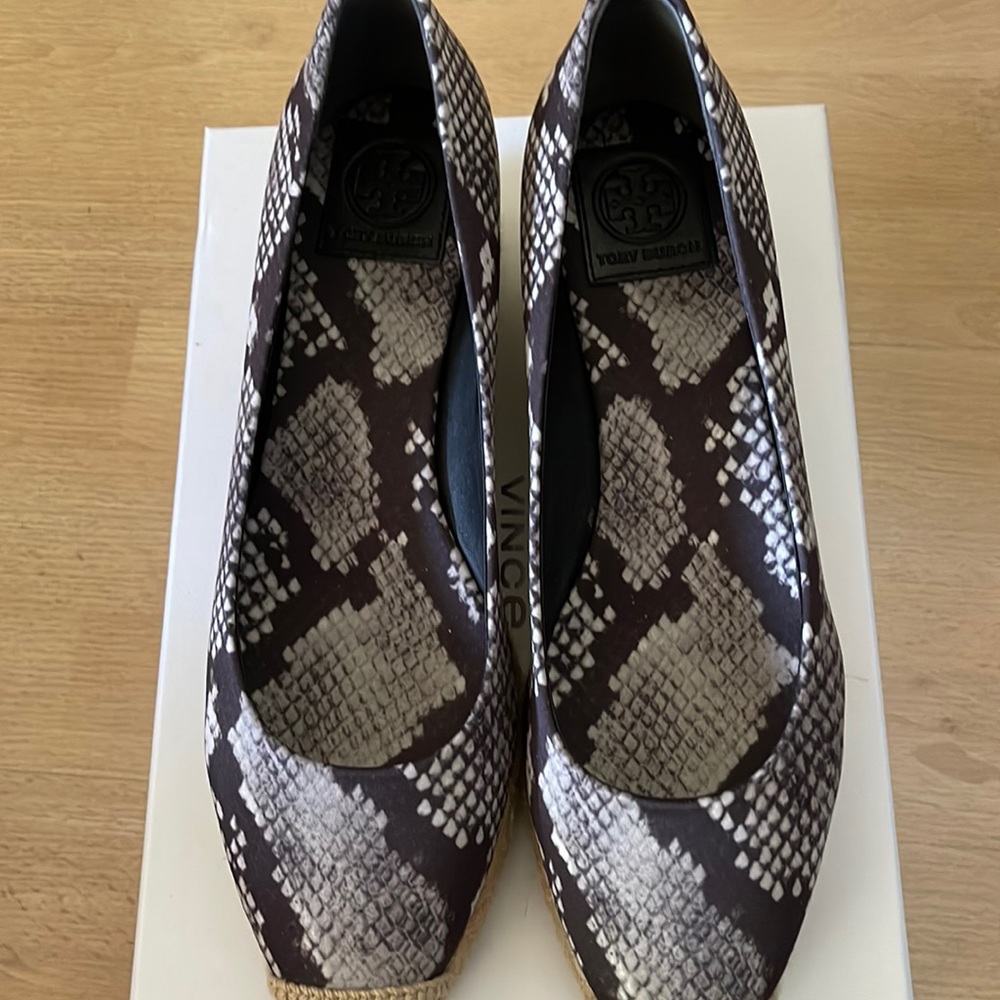 Size 8 Tory Burch Multi colored shoe.